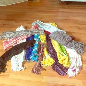 Beautiful Scarfs! A bundle of 23 🧣